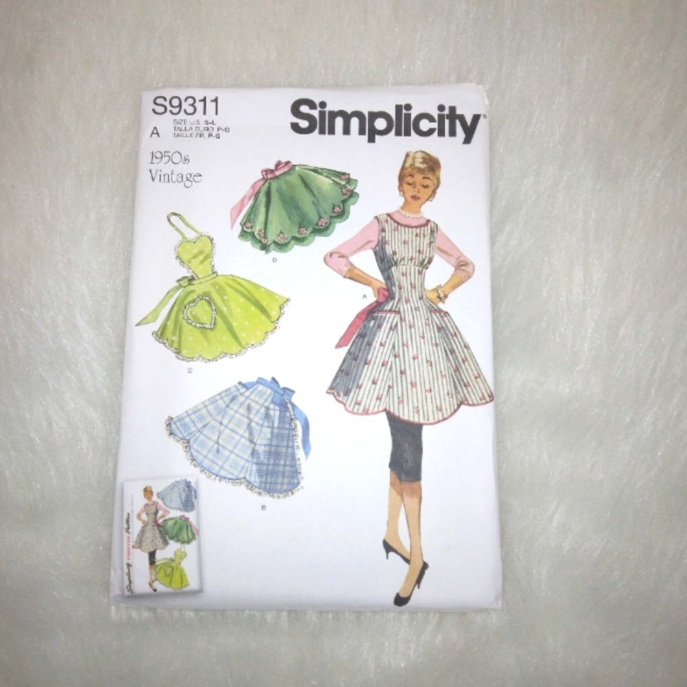 Simplicity 9311, 1950s Vintage style Aprons in 4 styles, S-M-L